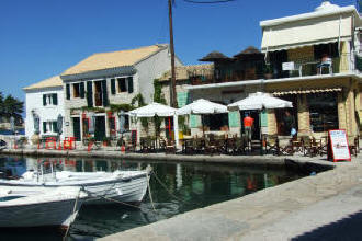Vibrant bar scene in Loggos